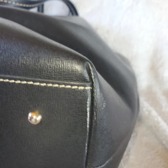 Black Leather Tote Bag with Contrast Stitching - Picture 6 of 14